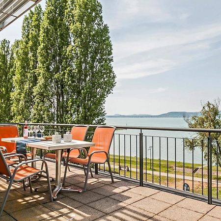 Panoramic Art Apartment With Jacuzzi Balatonlelle Luaran gambar