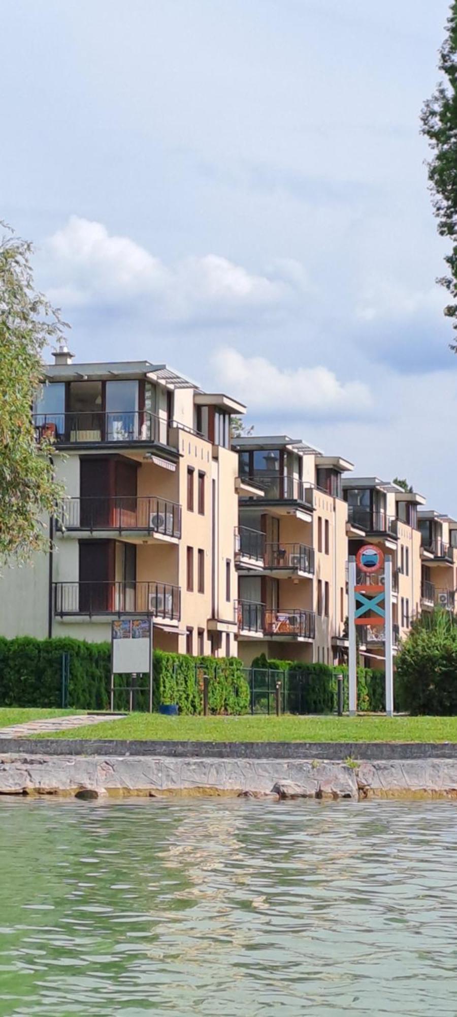 Panoramic Art Apartment With Jacuzzi Balatonlelle Luaran gambar