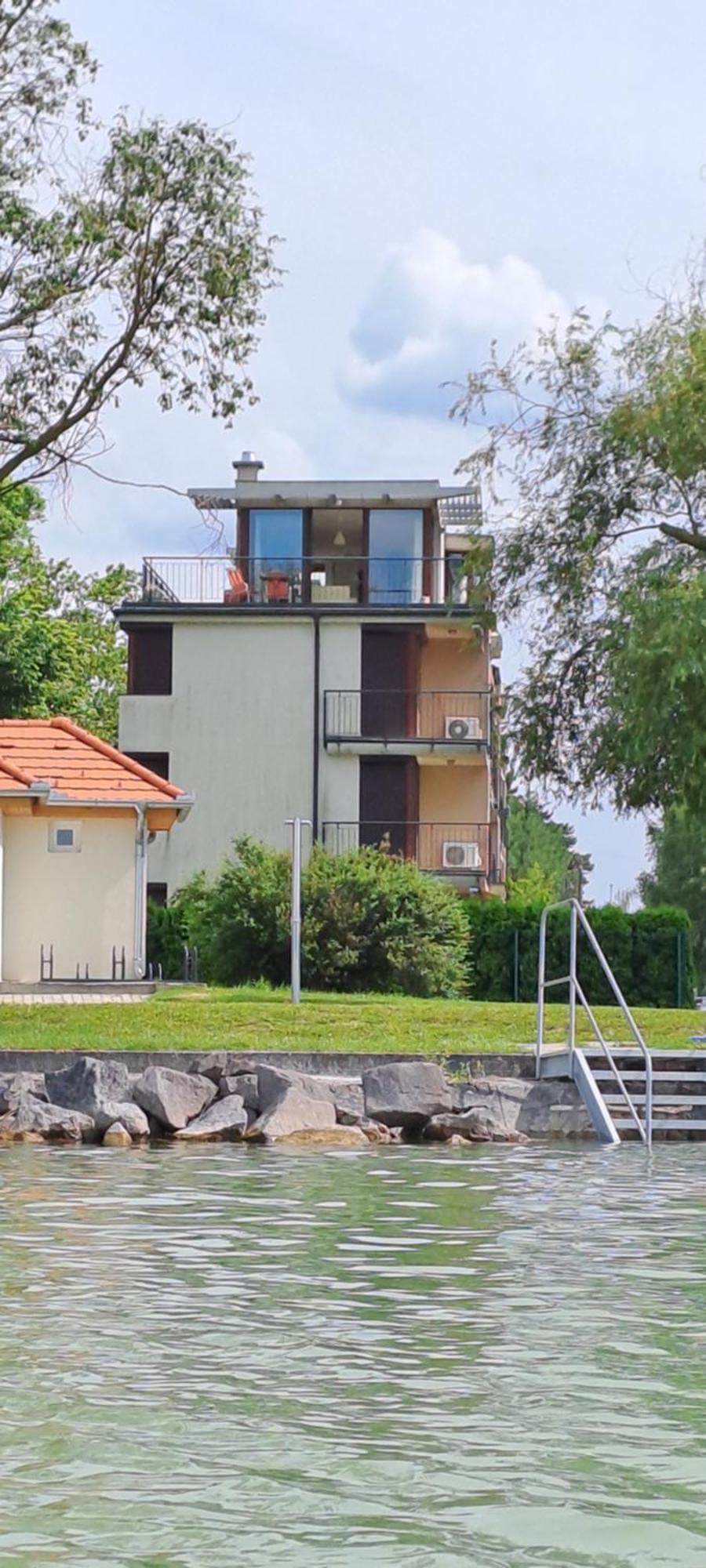Panoramic Art Apartment With Jacuzzi Balatonlelle Luaran gambar